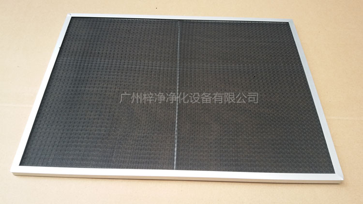 尼龍網(wǎng)初效過(guò)濾器骨架采用直徑為6mm的鐵絲焊接處理,目的防止過(guò)濾器變形。