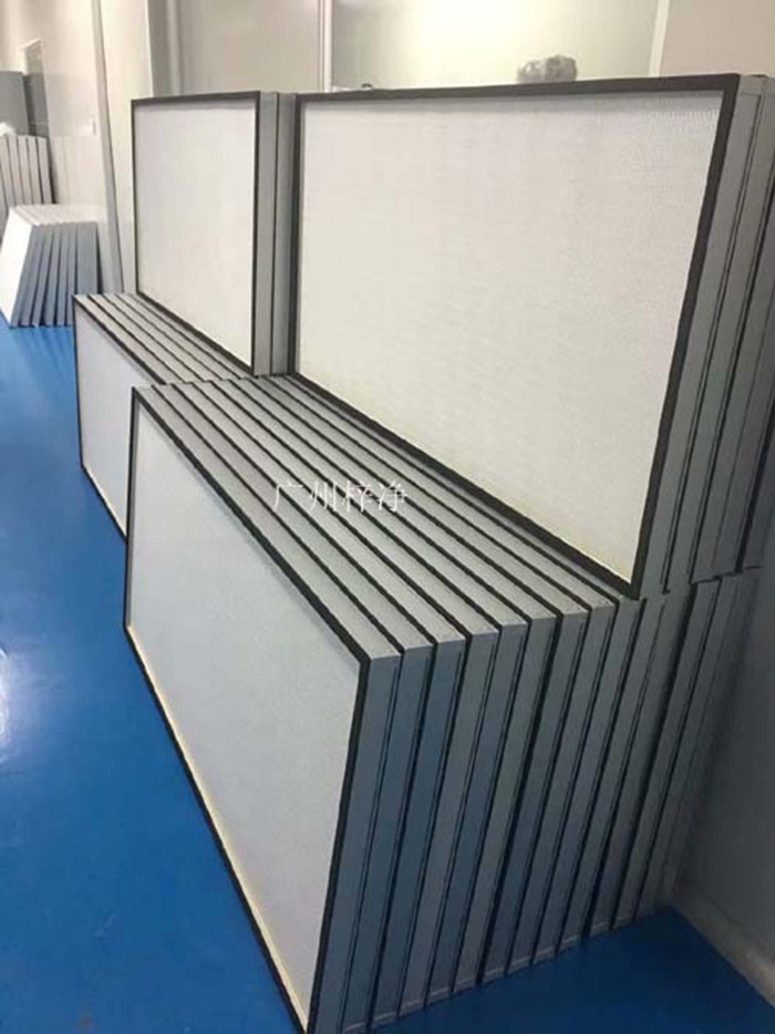 ULPA級超高效空氣過濾器適用于10000級-100級潔凈系統(tǒng)，空調(diào)系統(tǒng)，因此產(chǎn)品已廣泛應(yīng)用于電子、微電子、半導(dǎo)體、光器件、生物和醫(yī)藥線路、照相機和光學(xué)儀器、精密機械等多個領(lǐng)域。